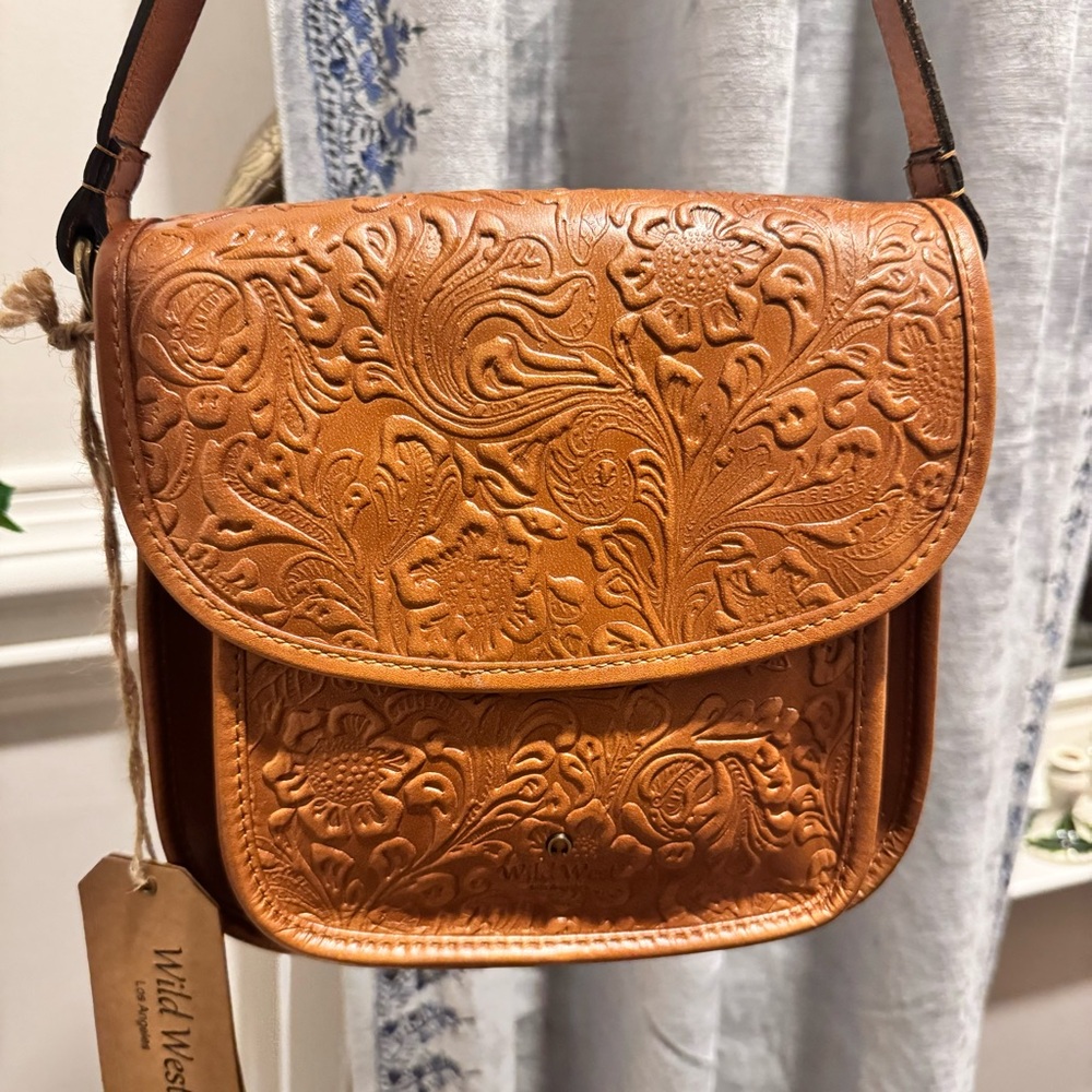 Wild West |  crossbody Bag / STYLE:AYLA  / Color: Tan / NWT